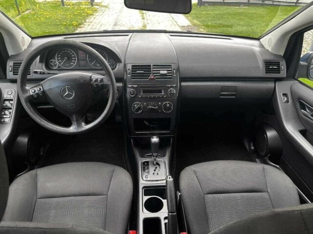 Мерседес А класс 2009 в Львове на Automoto.ua Синий Мерседес А класс, объемом двигателя 1.5 л и пробегом 197 тыс. км за 6662 $, фото 12 на Automoto.ua