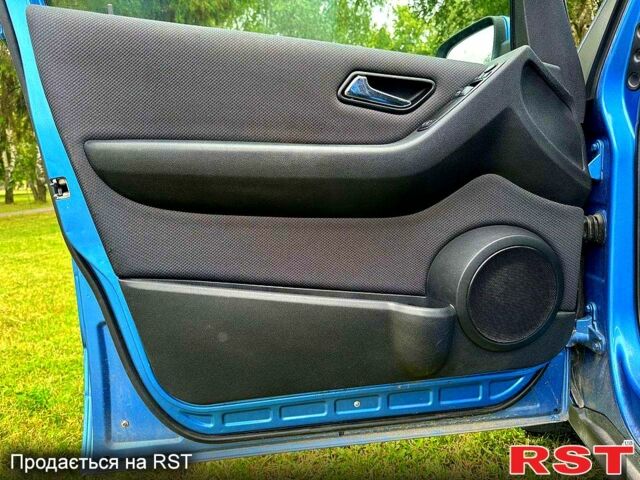 Синий Мерседес А класс, объемом двигателя 2 л и пробегом 280 тыс. км за 5499 $, фото 4 на Automoto.ua