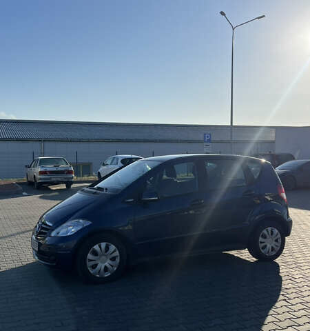 Синий Мерседес А класс, объемом двигателя 2 л и пробегом 260 тыс. км за 6500 $, фото 3 на Automoto.ua