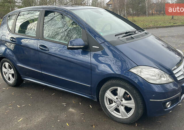 Синий Мерседес А класс, объемом двигателя 1.99 л и пробегом 322 тыс. км за 8000 $, фото 3 на Automoto.ua