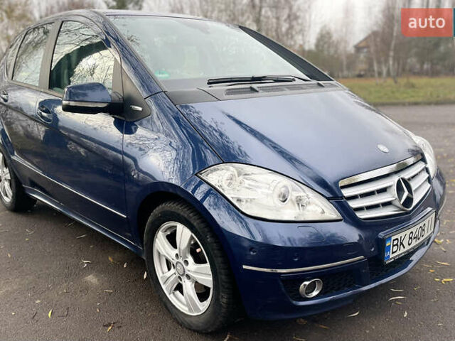 Синий Мерседес А класс, объемом двигателя 1.99 л и пробегом 322 тыс. км за 8000 $, фото 2 на Automoto.ua