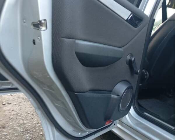 Синий Мерседес А класс, объемом двигателя 2 л и пробегом 320 тыс. км за 6536 $, фото 5 на Automoto.ua