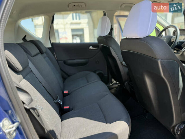 Синий Мерседес А класс, объемом двигателя 2 л и пробегом 226 тыс. км за 6700 $, фото 18 на Automoto.ua