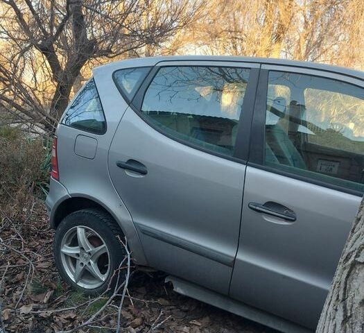 Синий Мерседес А класс, объемом двигателя 2 л и пробегом 300 тыс. км за 1600 $, фото 7 на Automoto.ua