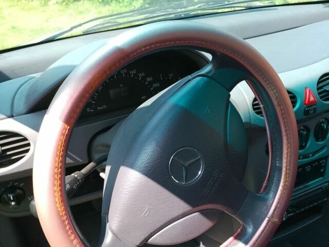 Синий Мерседес А класс, объемом двигателя 1.6 л и пробегом 253 тыс. км за 2900 $, фото 2 на Automoto.ua