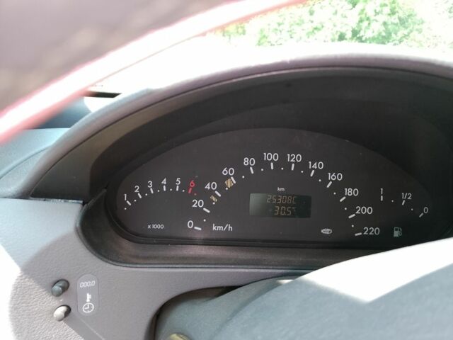 Синий Мерседес А класс, объемом двигателя 1.6 л и пробегом 253 тыс. км за 2900 $, фото 4 на Automoto.ua