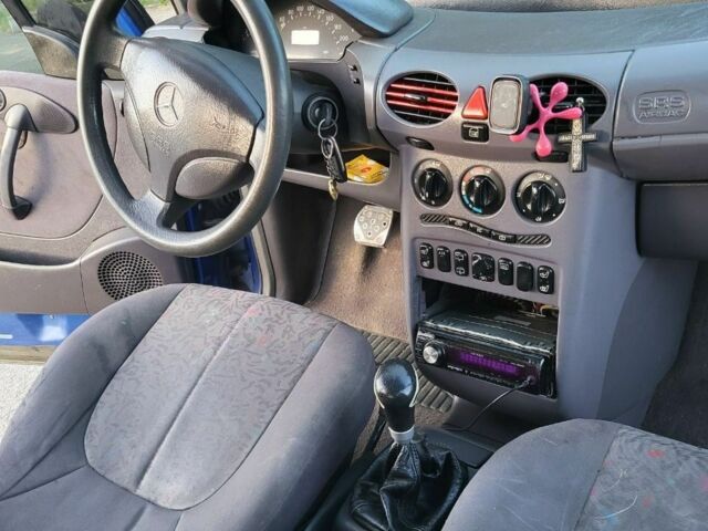 Синий Мерседес А класс, объемом двигателя 1.4 л и пробегом 150 тыс. км за 2500 $, фото 6 на Automoto.ua