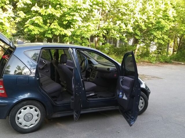 Синий Мерседес А класс, объемом двигателя 1.7 л и пробегом 270 тыс. км за 3800 $, фото 1 на Automoto.ua