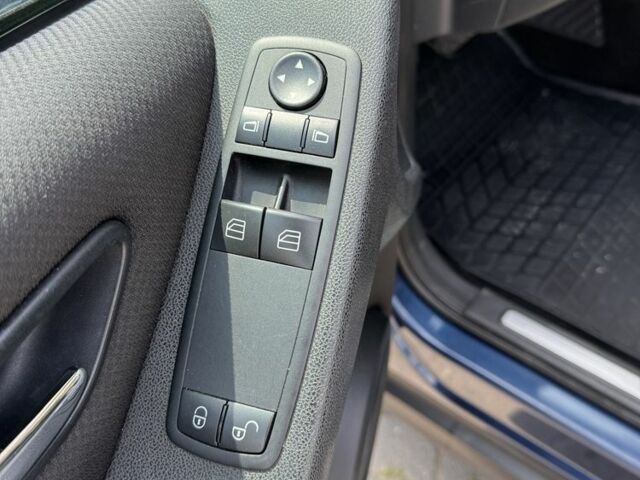 Синий Мерседес А класс, объемом двигателя 2 л и пробегом 174 тыс. км за 6700 $, фото 15 на Automoto.ua