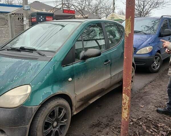 Зеленый Мерседес А класс, объемом двигателя 1.6 л и пробегом 100 тыс. км за 2800 $, фото 3 на Automoto.ua