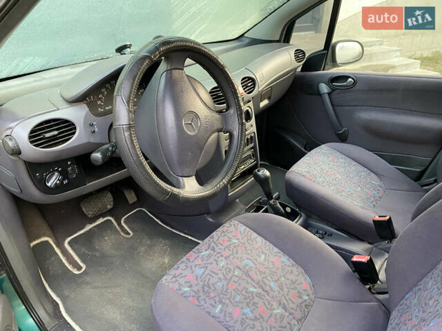 Зеленый Мерседес А класс, объемом двигателя 1.4 л и пробегом 251 тыс. км за 3000 $, фото 3 на Automoto.ua