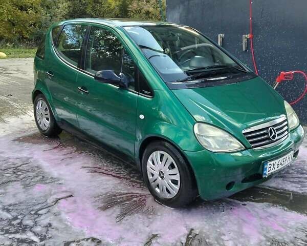 Зеленый Мерседес А класс, объемом двигателя 1.6 л и пробегом 200 тыс. км за 4000 $, фото 5 на Automoto.ua