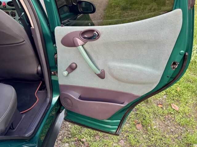 Зеленый Мерседес А класс, объемом двигателя 1.4 л и пробегом 246 тыс. км за 3750 $, фото 13 на Automoto.ua