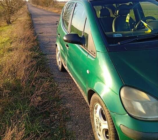 Зеленый Мерседес А класс, объемом двигателя 1.69 л и пробегом 350 тыс. км за 2500 $, фото 4 на Automoto.ua