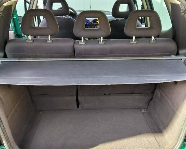 Зеленый Мерседес А класс, объемом двигателя 1.6 л и пробегом 200 тыс. км за 4000 $, фото 4 на Automoto.ua