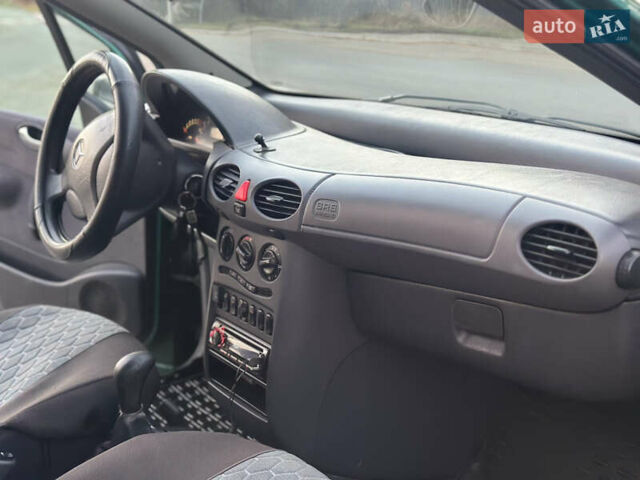 Зеленый Мерседес А класс, объемом двигателя 1.6 л и пробегом 298 тыс. км за 2650 $, фото 3 на Automoto.ua