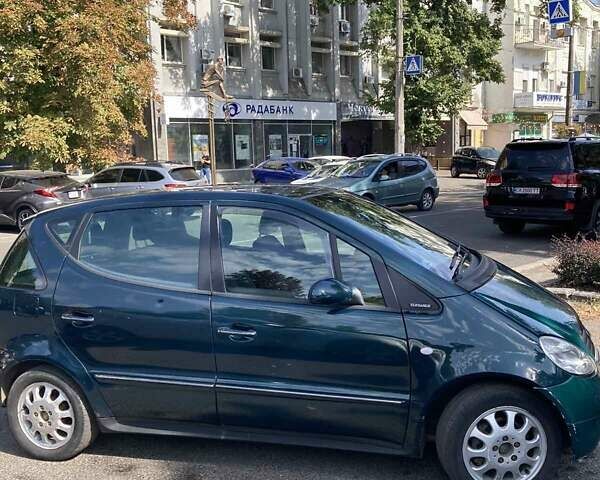 Зеленый Мерседес А класс, объемом двигателя 1.7 л и пробегом 237 тыс. км за 4000 $, фото 5 на Automoto.ua
