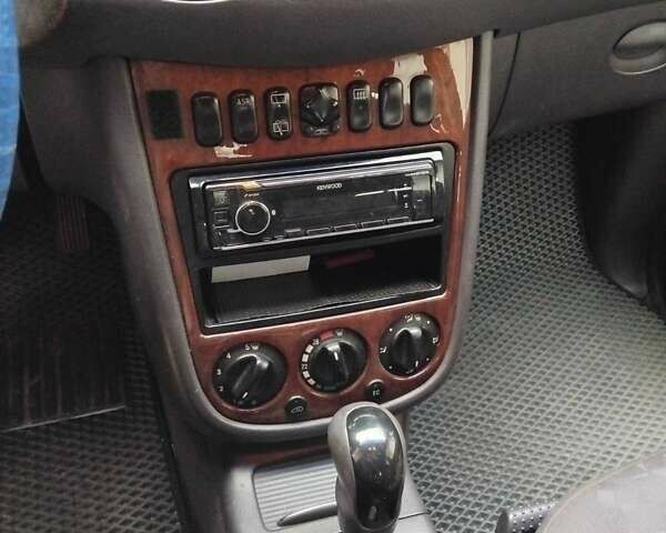 Зеленый Мерседес А класс, объемом двигателя 1.7 л и пробегом 237 тыс. км за 4000 $, фото 1 на Automoto.ua