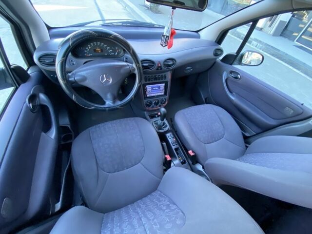 Зеленый Мерседес А класс, объемом двигателя 1.4 л и пробегом 234 тыс. км за 2999 $, фото 8 на Automoto.ua