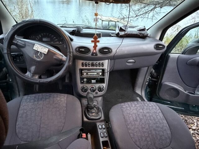 Зеленый Мерседес А класс, объемом двигателя 1.7 л и пробегом 178 тыс. км за 3800 $, фото 5 на Automoto.ua