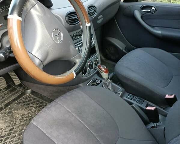 Зеленый Мерседес А класс, объемом двигателя 1.4 л и пробегом 240 тыс. км за 3650 $, фото 2 на Automoto.ua