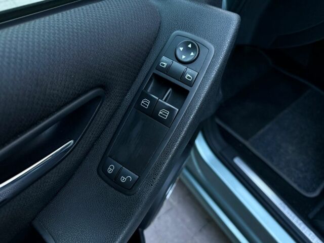 Зелений Мерседес А клас, об'ємом двигуна 1.7 л та пробігом 209 тис. км за 5650 $, фото 20 на Automoto.ua