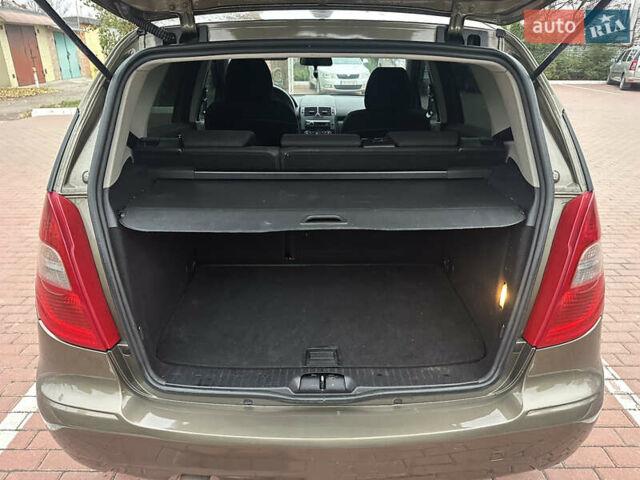 Зелений Мерседес А клас, об'ємом двигуна 1.5 л та пробігом 298 тис. км за 5800 $, фото 9 на Automoto.ua