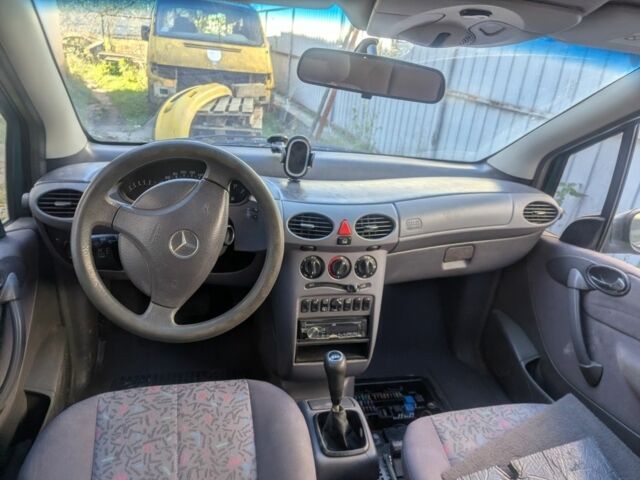 Зелений Мерседес А клас, об'ємом двигуна 1.4 л та пробігом 251 тис. км за 2800 $, фото 5 на Automoto.ua