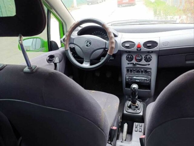 Зелений Мерседес А клас, об'ємом двигуна 1.6 л та пробігом 218 тис. км за 1900 $, фото 4 на Automoto.ua