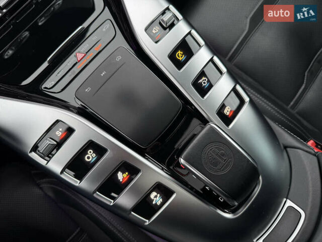 Синий Мерседес AMG GT, объемом двигателя 3.98 л и пробегом 70 тыс. км за 100000 $, фото 19 на Automoto.ua