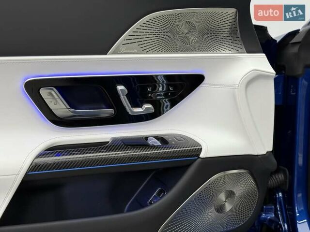 Синій Мерседес AMG GT, об'ємом двигуна 3.98 л та пробігом 1 тис. км за 303000 $, фото 33 на Automoto.ua