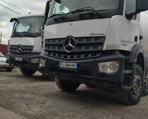 Белый Мерседес AROCS, объемом двигателя 0 л и пробегом 113 тыс. км за 99628 $, фото 30 на Automoto.ua