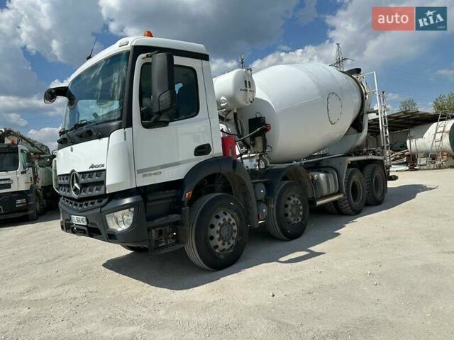 Белый Мерседес AROCS, объемом двигателя 0 л и пробегом 113 тыс. км за 99628 $, фото 2 на Automoto.ua