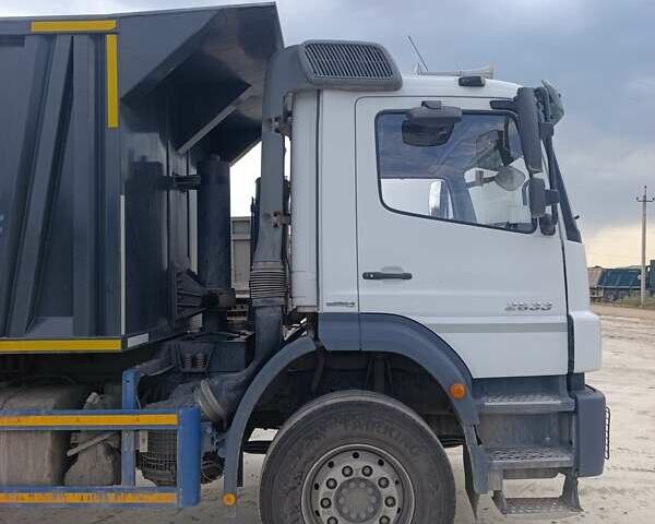 Білий Мерседес AROCS, об'ємом двигуна 0 л та пробігом 155 тис. км за 50000 $, фото 2 на Automoto.ua