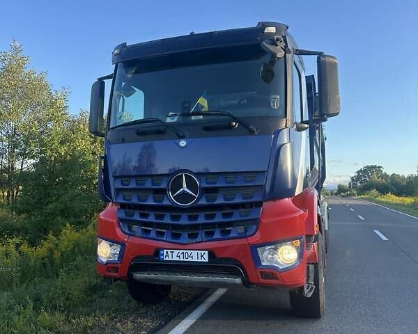 Синий Мерседес AROCS, объемом двигателя 10.68 л и пробегом 402 тыс. км за 88000 $, фото 5 на Automoto.ua