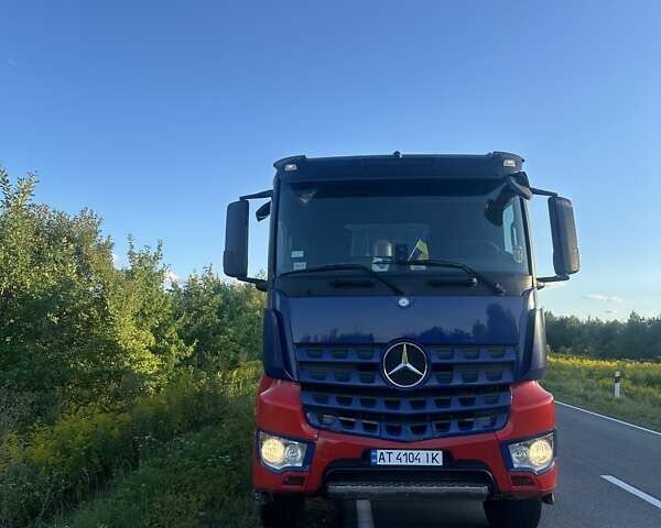 Синий Мерседес AROCS, объемом двигателя 10.68 л и пробегом 402 тыс. км за 88000 $, фото 3 на Automoto.ua