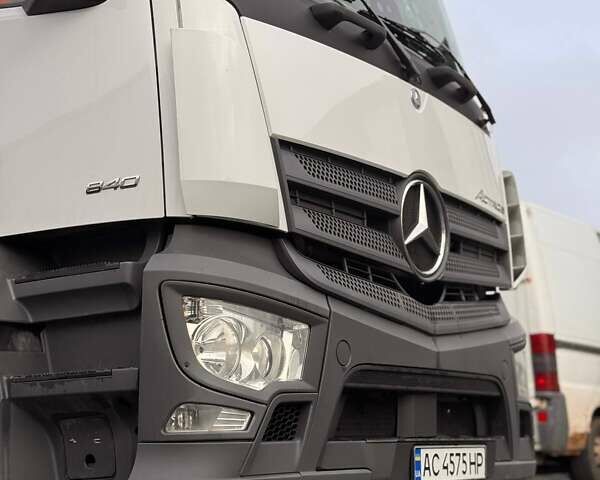 Белый Мерседес Актрос, объемом двигателя 10.8 л и пробегом 767 тыс. км за 110000 $, фото 20 на Automoto.ua
