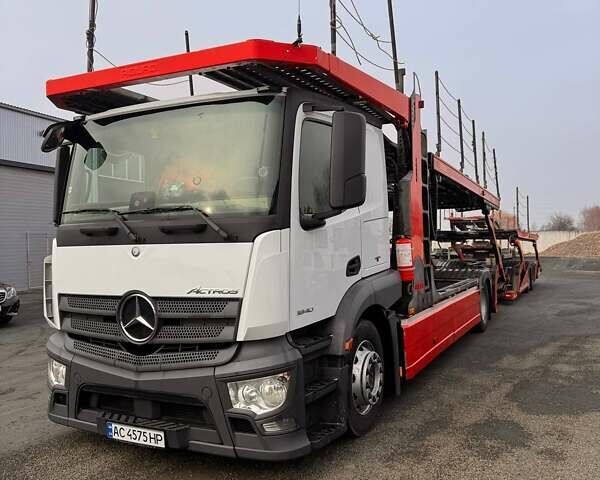 Белый Мерседес Актрос, объемом двигателя 10.8 л и пробегом 767 тыс. км за 110000 $, фото 6 на Automoto.ua