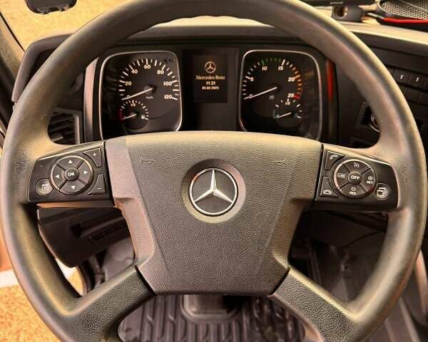 Белый Мерседес Актрос, объемом двигателя 10.8 л и пробегом 767 тыс. км за 110000 $, фото 9 на Automoto.ua