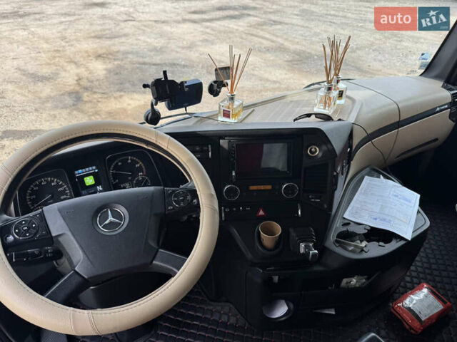 Белый Мерседес Актрос, объемом двигателя 12.9 л и пробегом 10 тыс. км за 18000 $, фото 3 на Automoto.ua