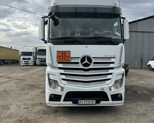 Белый Мерседес Актрос, объемом двигателя 12.9 л и пробегом 10 тыс. км за 18000 $, фото 1 на Automoto.ua