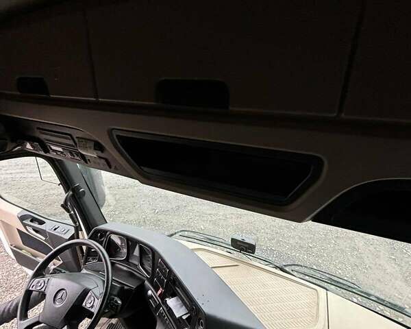 Білий Мерседес Актрос, об'ємом двигуна 10.68 л та пробігом 834 тис. км за 18000 $, фото 2 на Automoto.ua