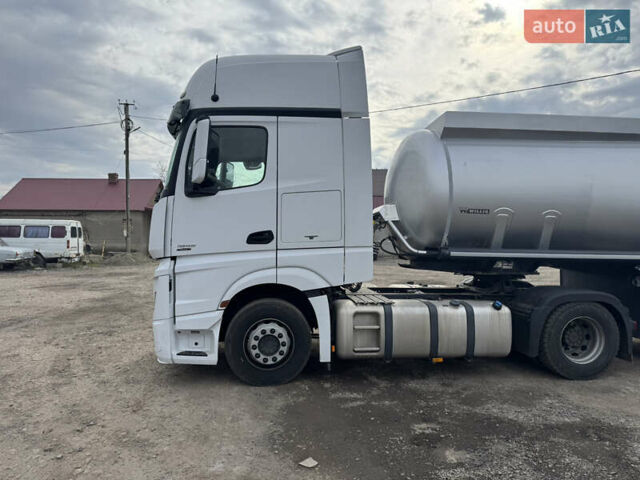 Белый Мерседес Актрос, объемом двигателя 12.9 л и пробегом 10 тыс. км за 18000 $, фото 2 на Automoto.ua