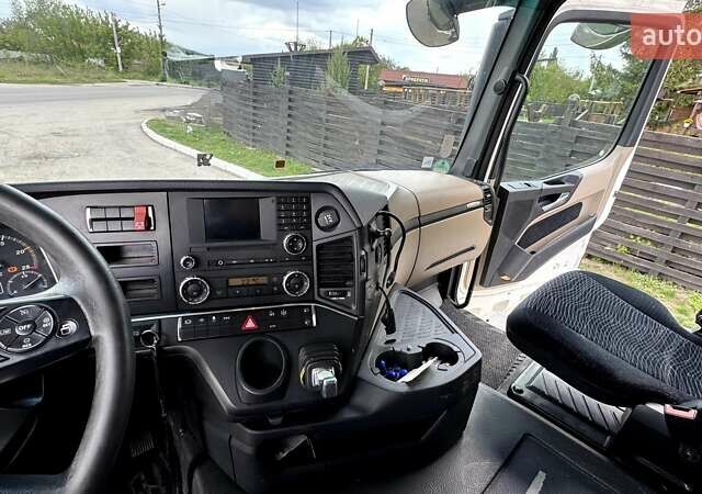 Белый Мерседес Актрос, объемом двигателя 12.81 л и пробегом 823 тыс. км за 16900 $, фото 4 на Automoto.ua