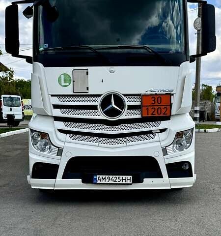 Белый Мерседес Актрос, объемом двигателя 12.81 л и пробегом 823 тыс. км за 16900 $, фото 1 на Automoto.ua