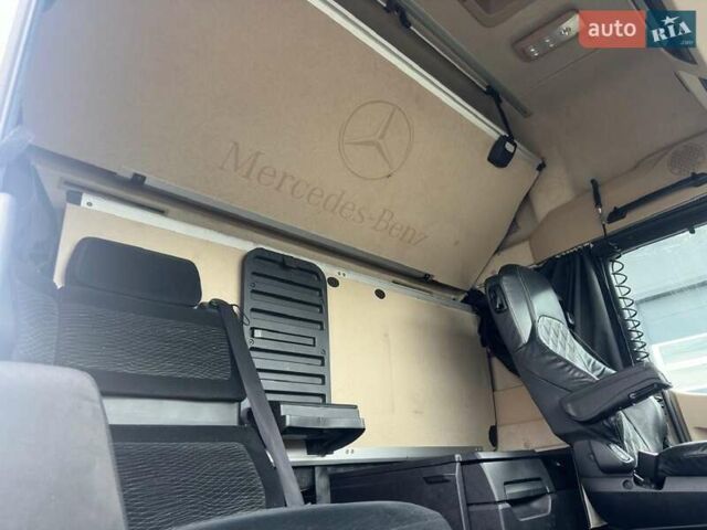 Белый Мерседес Актрос, объемом двигателя 12.8 л и пробегом 720 тыс. км за 66900 $, фото 9 на Automoto.ua