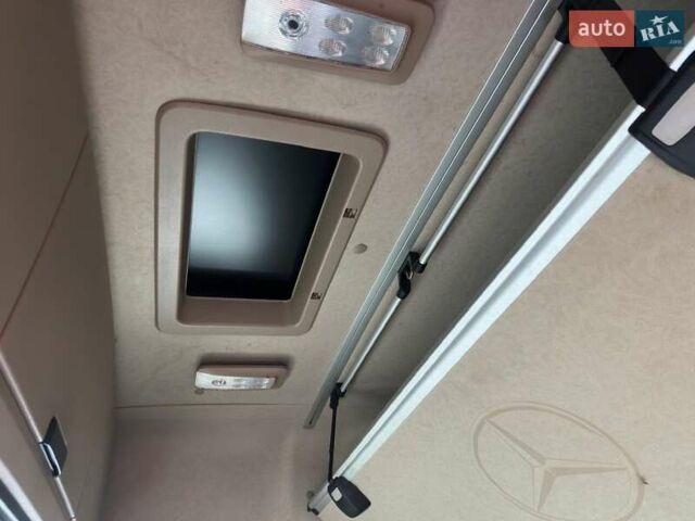 Белый Мерседес Актрос, объемом двигателя 12.8 л и пробегом 720 тыс. км за 66900 $, фото 11 на Automoto.ua