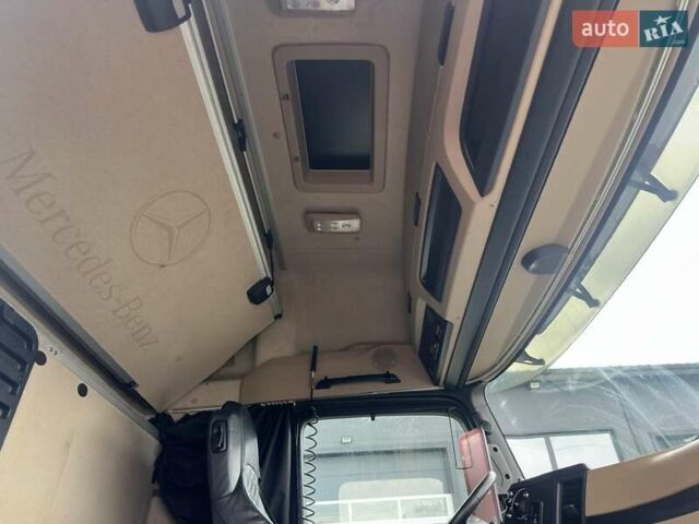 Белый Мерседес Актрос, объемом двигателя 12.8 л и пробегом 720 тыс. км за 66900 $, фото 13 на Automoto.ua