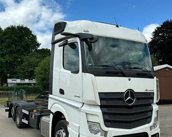 Белый Мерседес Актрос, объемом двигателя 12.81 л и пробегом 496 тыс. км за 75478 $, фото 3 на Automoto.ua
