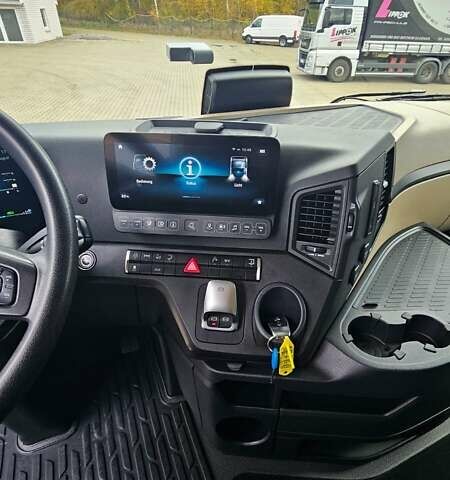 Белый Мерседес Актрос, объемом двигателя 12.8 л и пробегом 540 тыс. км за 71900 $, фото 6 на Automoto.ua